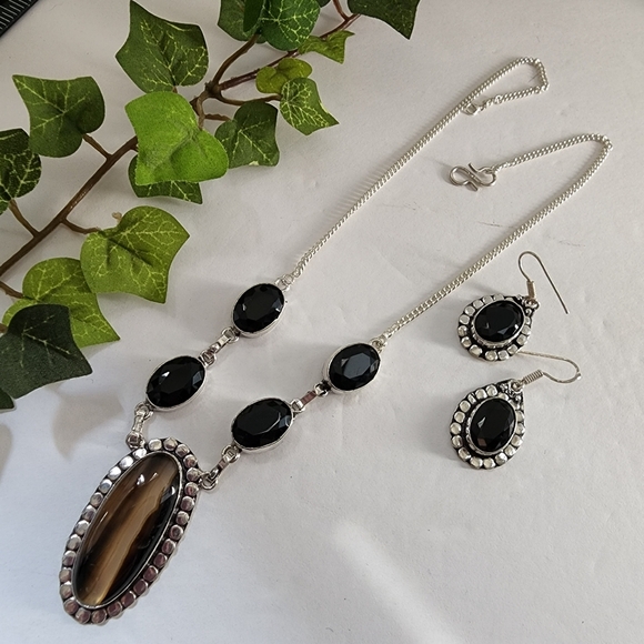 Silver Plate Banded Black Onyx Necklace Earrings Set - Picture 3 of 8
